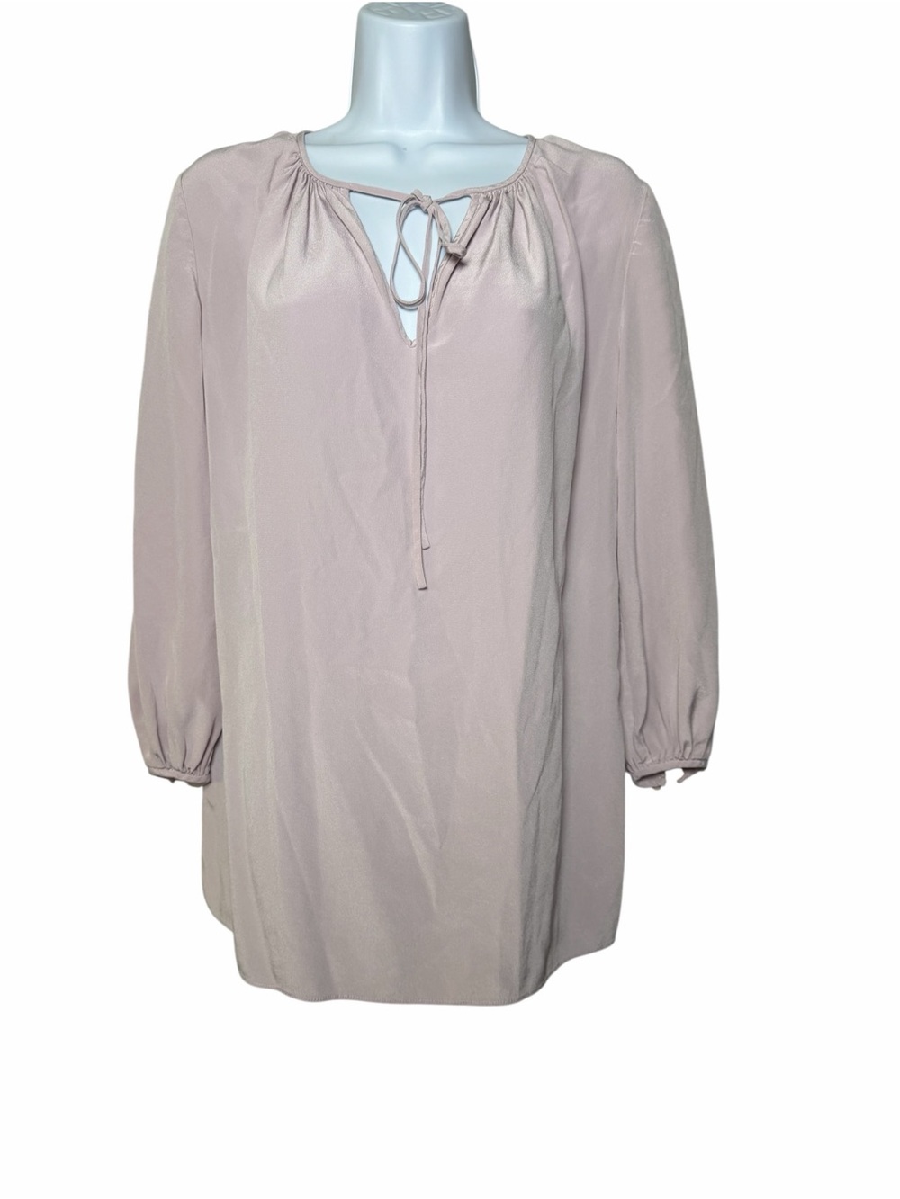 Diane Von Furstenberg Quiet Luxury Button Front Size 6 Pink Silk Minimalist
